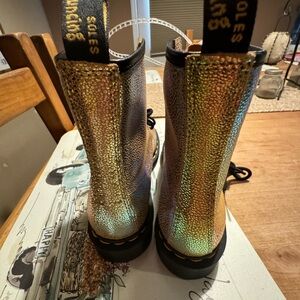 Dr Doc Martens Women’s 1460 Rainbow Ray Mermaid Iridescent NEW NO BOX